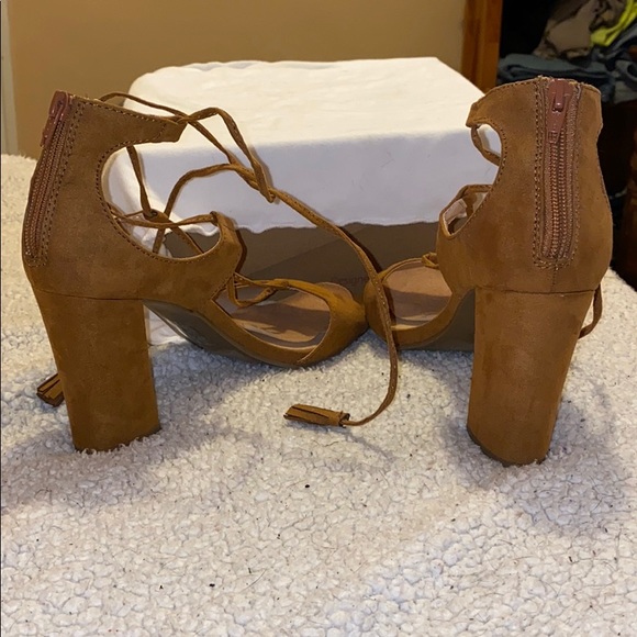 Heels - Picture 4 of 4